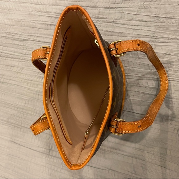 Genuine Vintage Louis Vuitton Bucket bag PM
Height 10.5” width 6.25” base 8.75” - Picture 14 of 16